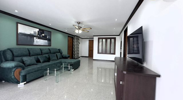 Spacious 2BR Condo - 3 Balconies & Green Views, Забронировать Апартаменты/квартира Паттайя провинция Чонбури