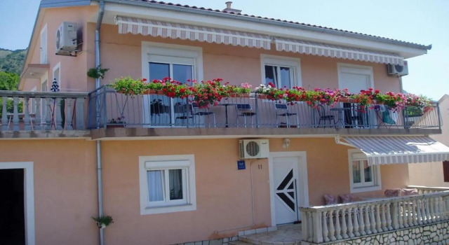 Vjenceslava - with parking - A2(3+2), Rezerwuj Hotel Senj 