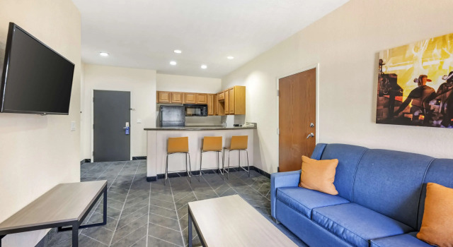 Двухместный люкс с балконом Best Western Lubbock West Inn & Suites