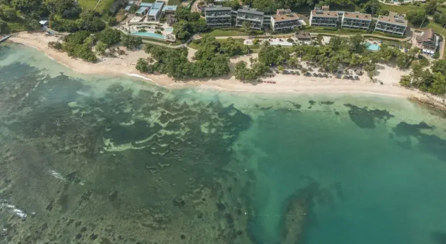 Апартаменты Seaside 3BR Retreat w Terrace Beach Access