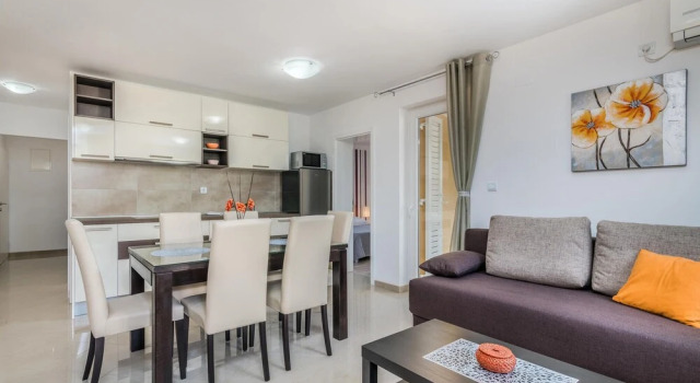 Stunning Apartment in Baska With Outdoor Swimming Pool, Wifi and 2 Bedrooms, Забронировать Апартаменты/квартира Отели Башки с бассейном, рядом с Пляж Башка, Бассейн
