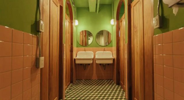 Кровать в общем номере (женский номер) A Local Something Hostel