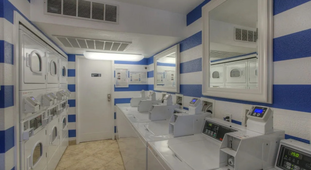 Scottsdale's premium short term getaway, Fully furnished 1 bedroom homes, FREE Golf, cable, utilities, Wi-Fi, parking, pool, and bike trails- Unit 241 by RedAwning, Забронировать Апартаменты/квартира Апартаменты Пруда в Темпе, рядом с Vista Del Camino Park, Апартаменты/квартира