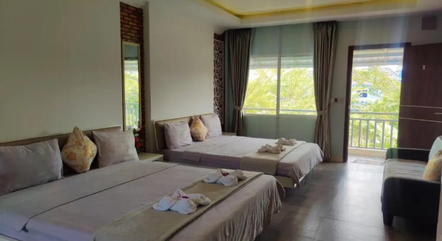 Sanssouci Kep, Rezerwuj Hotel Hotele w Kep z parkingiem, Parking