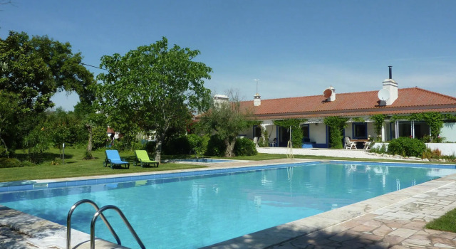 Shared Farmhouse Near Serra Monfuradoca
