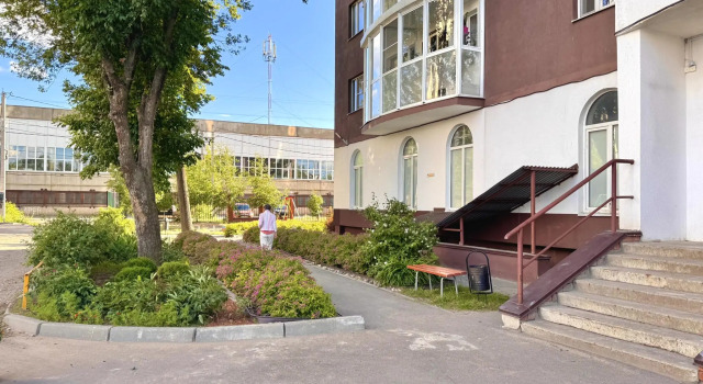 Apartments on 10 August street 85, Book Lejlighed Hoteller i Golden Ring med parkering, Parkering