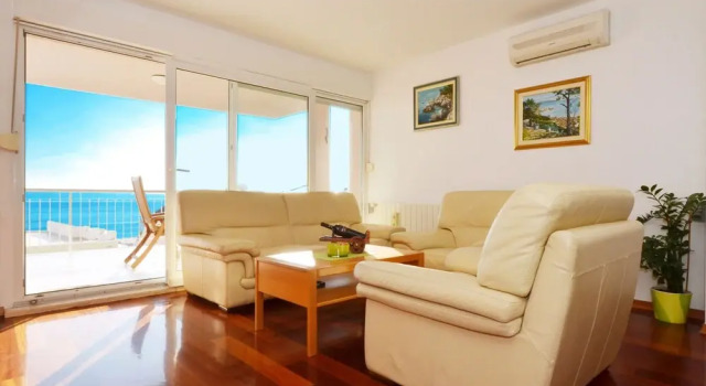 Lilly - spacious 3 bedroom apartment, Prenota Appartamento Splitska 