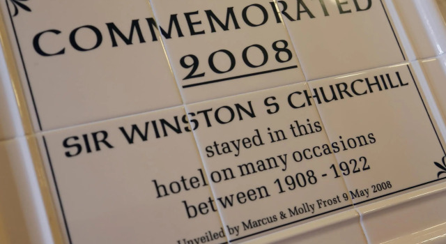 Кровать в общем номере Best Western Queens Hotel