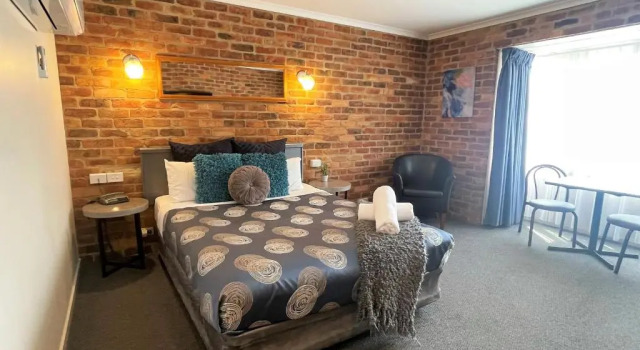 Suite Paddlewheel Motel
