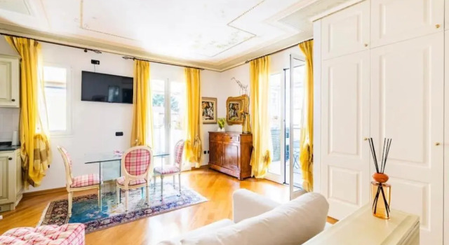 Suite in Centro Storico a Loano con GARAGE