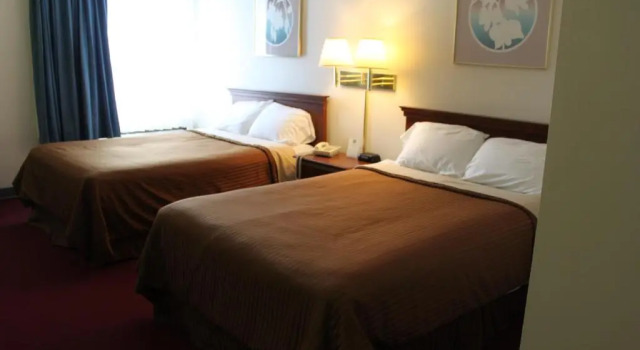 Четырёхместный номер Standard Rodeway Inn Little Falls