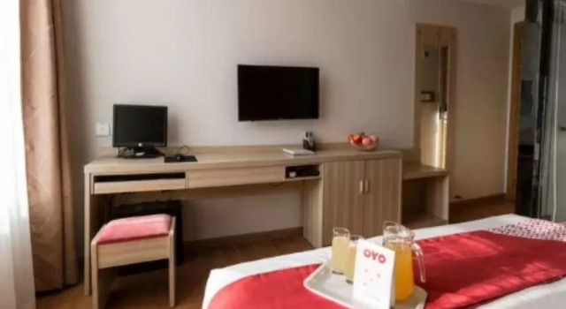 OYO 8011 Hotel