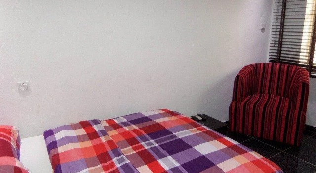 King Serve Guest House, Prenota Affittacamere Hotel a Eti-Osa con parcheggio, Parcheggio