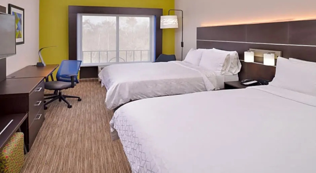 Четырёхместный люкс Holiday Inn Express Hotel & Suites La Place by IHG