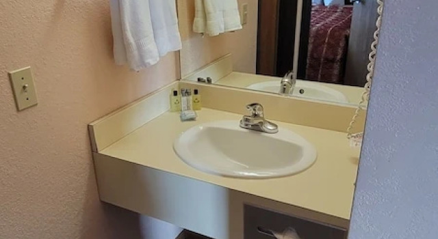 Номер Deluxe Mackinaw Budget Inn