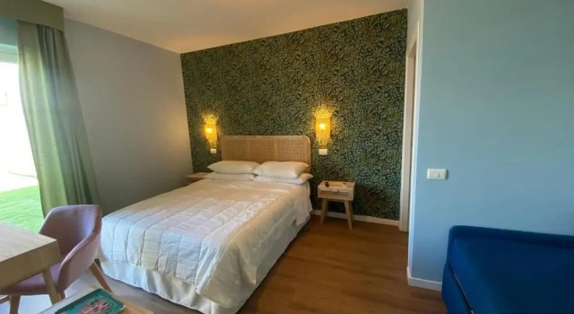Superior Třílůžkový pokoj a částečným výhledem na moře Hotel Villa Lubrense