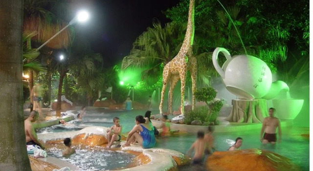 ZJ Haibin Garden  Hotspring, Boek Hotel Hotels in Guangdong met parkeren, Parkeren