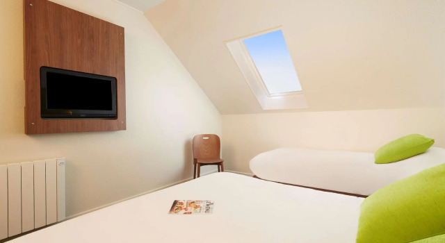 Standart üç kişilik oda Campanile Hotel Compiegne