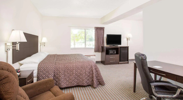 Люкс Super 8 by Wyndham Cedar Falls