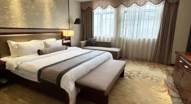 Люкс с видом на горы Vienna International Hotel (Liupanshui Shuicheng)