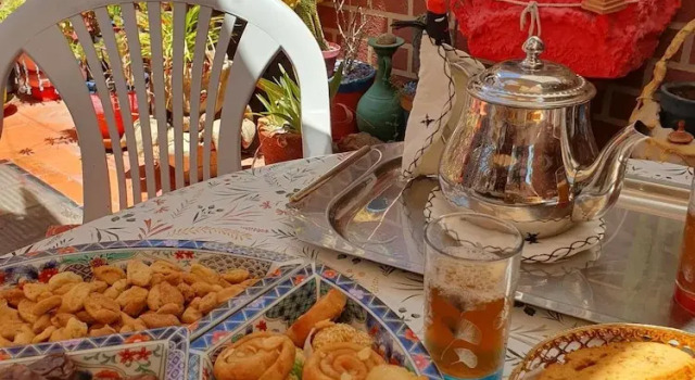 Room in Guest Room - Morocco at a Local's House in bed and Breakfast, Забронировать Гостевой дом Отели Марракеш-Тенсифт-Эль-Хауз с парковкой, Парковка