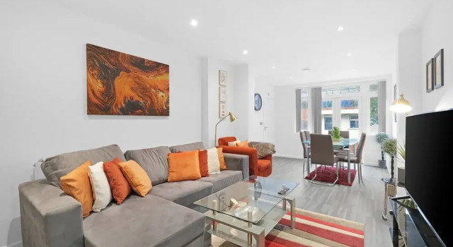 Коттедж Spacious 5BR 3BA Serviced Hse in Croydon
