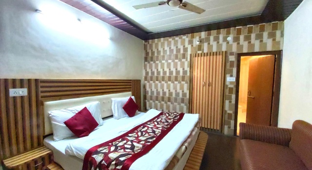 Двухместный номер Deluxe Goroomgo Moon Nainital