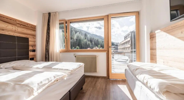 Трёхместный номер Standard с балконом Ravelli Sporting