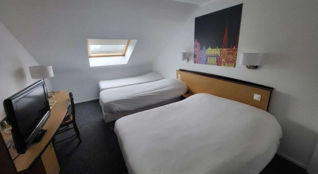 Трёхместный номер Standard Kyriad Tarbes Bastillac