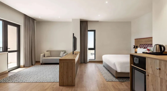 Люкс Superior Отель Ramada Encore by Wyndham Zomin