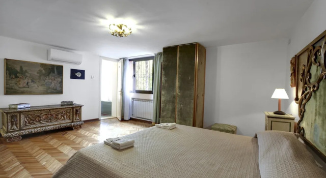 Venetian Apartment Accademia Dorsoduro District, Забронировать Апартаменты/квартира Дорсодуро Венеция, рядом с Accademia Bridge