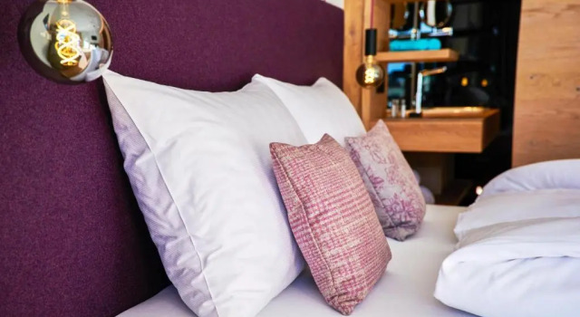 Полулюкс Deluxe с балконом Wellness und Brunch Hotel MorgenZeit beheizter Naturteich Genuss Frühstück bis 13 Uhr Hochkönig Sommercard