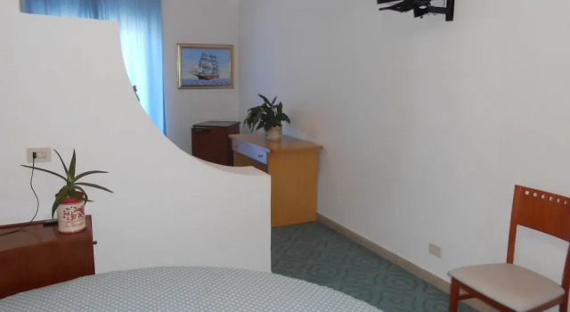 Трёхместный номер Standard с балконом Hotel Vittoria