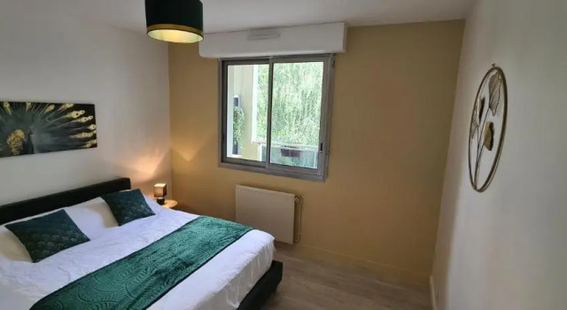 Logement exceptionnel au bord de la Sèvre Niortaise, Забронировать Отель Отели Ньор с парковкой, рядом с Церковь Св. Андрея, Парковка