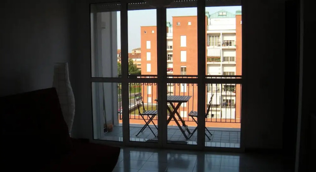 Spacious and Bright Studio With 2 Mm2 Stops, Buchen Sie Ferienwohnung Vimodrone Lombardei, in der Nähe von Vimodrone