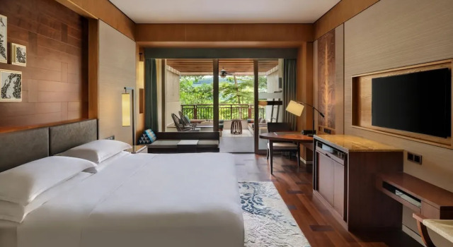 Двухместный номер Deluxe с балконом и с видом на сад Sheraton Grand Xishuangbanna Hotel