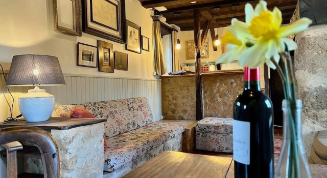 Cottage in Vezere Valley Near Lascaux Caves, Book Feriehus Sommerhuse i Aquitaine, Hytte