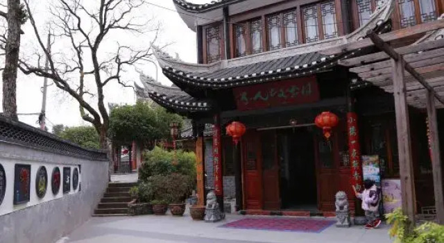 Floral Hotel Fenghuang Ancient City Wind and Snow Night Old Friends Come Inn (Tuojiang Branch)