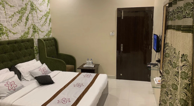 Номер Superior JK Rooms 126 Parashar Legacy - Opp Railway Station