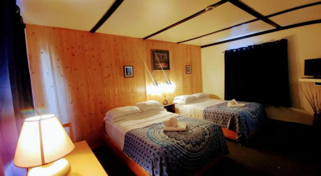 Четырёхместный номер Standard Dwight Riverside Inn