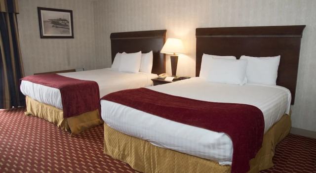 Четырёхместный номер Standard с балконом Hampton Falls Inn