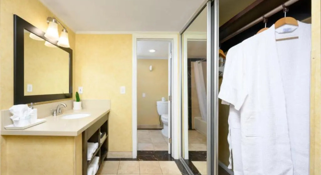 Четырёхместный номер Standard Little Inn By The Bay Newport Beach Hotel