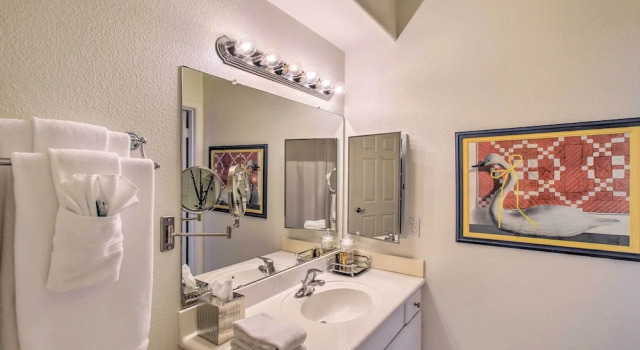 Near Golfing: Scottsdale Condo w/ Resort Amenities, Забронировать Курортный отель Отели Скотсдейл с парковкой, Парковка