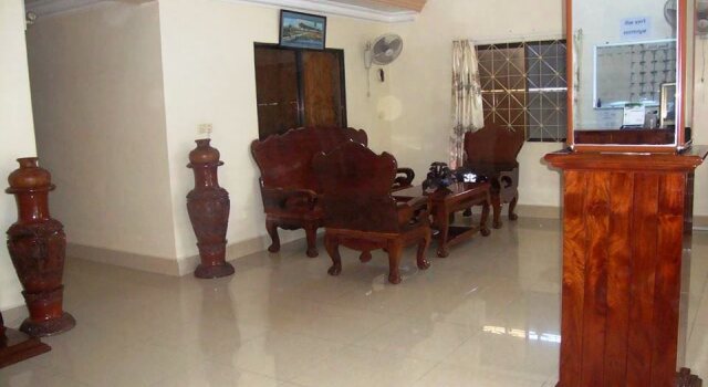 The World Guesthouse, Забронировать Отель Баттамбанг Battambang Province, рядом с Canadia Bank
