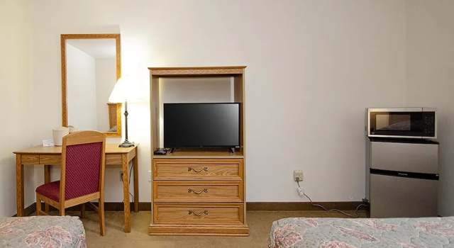 Четырёхместный номер Standard Urbana Inn & Suites