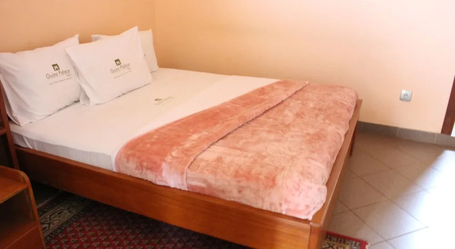 Guins Palace, Book Hotel Bafoussam 