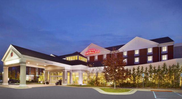 Кровать в общем номере Hilton Garden Inn Detroit/Novi