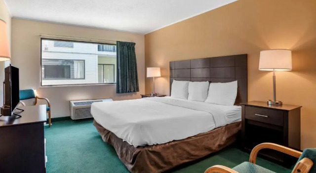 Люкс Rodeway Inn & Suites Rehoboth Beach
