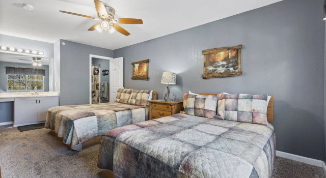 Penthouse Lodge - In Heart of Ozarks!, Забронировать Отель Отели Table Rock Lake с парковкой, Парковка