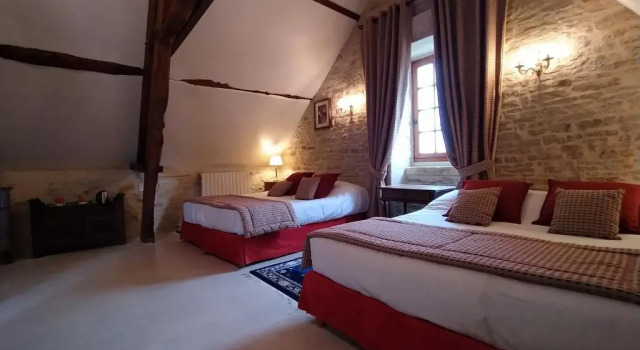 Четырёхместный номер Standard Hôtel Le Manoir De Mathan Crépon à la campagne 5 mn dArromanches et 10 mn de Bayeux